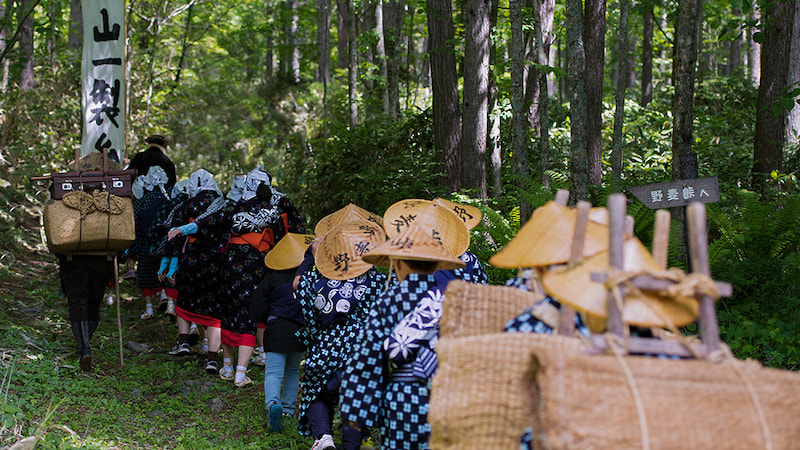 野麦峠まつり_仮装で行進
